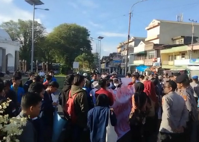 Demo Mahasiswa Bengkulu Sambut Kedatangan Wapres, Ini Pesannya