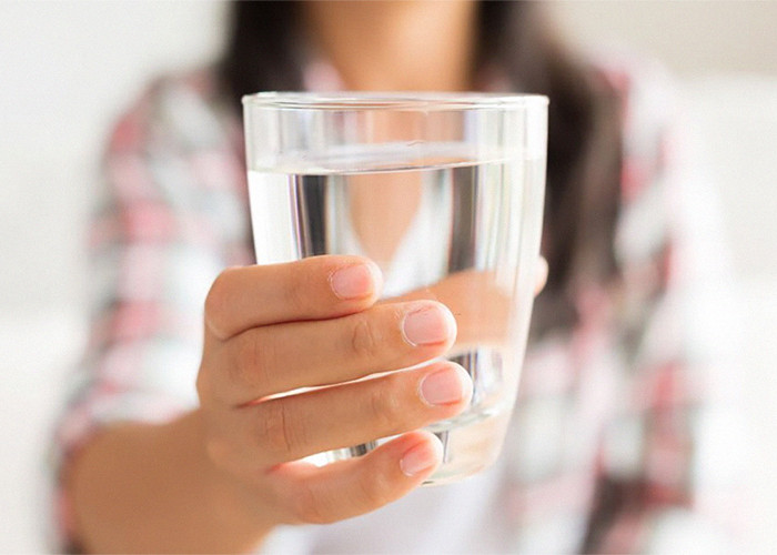 Jangan Dilewatkan! Inilah Aturan Jumlah Minum Air Putih yang Wajib Diminum Saat Bangun Tidur