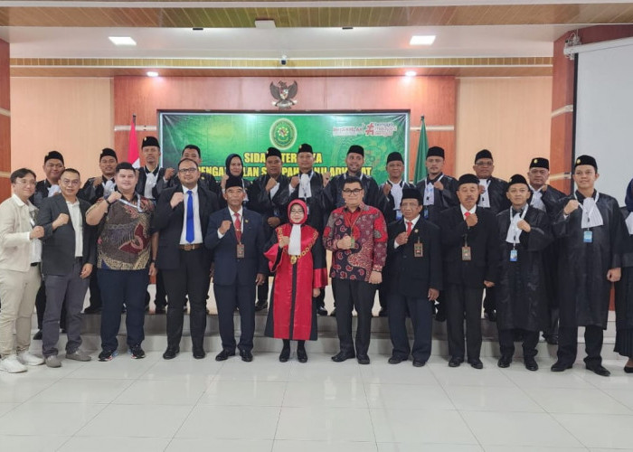 Putra Sumbar Ismail Novendra dari Peradi Utama Dilantik Bersama 193 Advokat di PT Banten  
