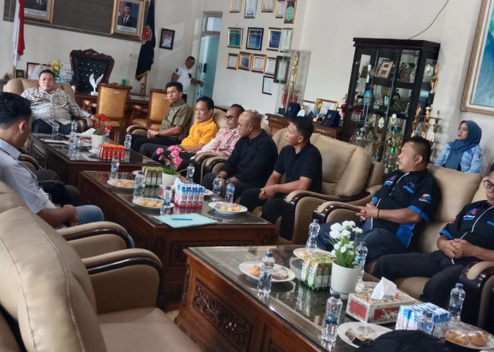 Terkait PHK, Bupati Kumpulkan Bos PT. KSM dan KAS dan Pekerja Di Ruangannya