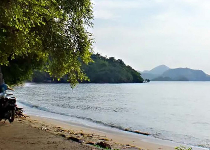 Pantai Pede, Pesona Alam yang Bernuansa Romansa Bikin Betah Menikmatinya