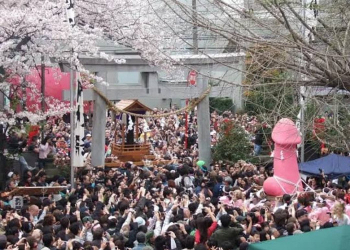 Kamara Matsuri Festival Nyeleneh Yang Diadakan Setiap Tahun Dijepang, Festival Alat K3lamin Paling Heboh