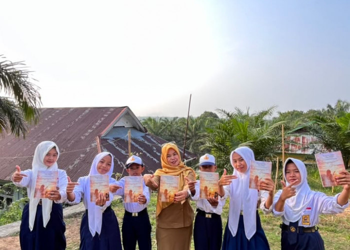SMPN 18 Mukomuko Terbitkan Kumpulan Cerpen Tiga Bahasa 