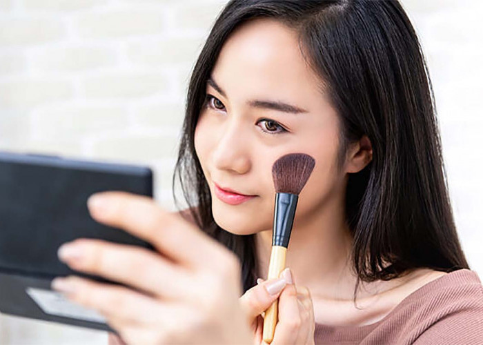 Ini Tips Memakai Makeup Agar Tetap Awet Seharian