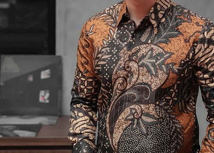 Terungkap! Siapa yang Mempopulerkan Batik sebagai Pakaian Formal