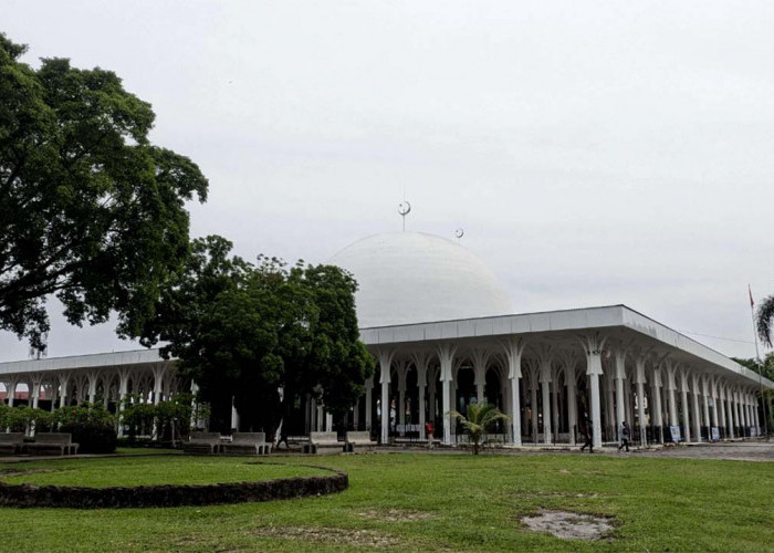 Bikin Hati Tenang dan Adem, Inilah Kemegahan Masjid Seribu Tiang di Jambi yang Memukau