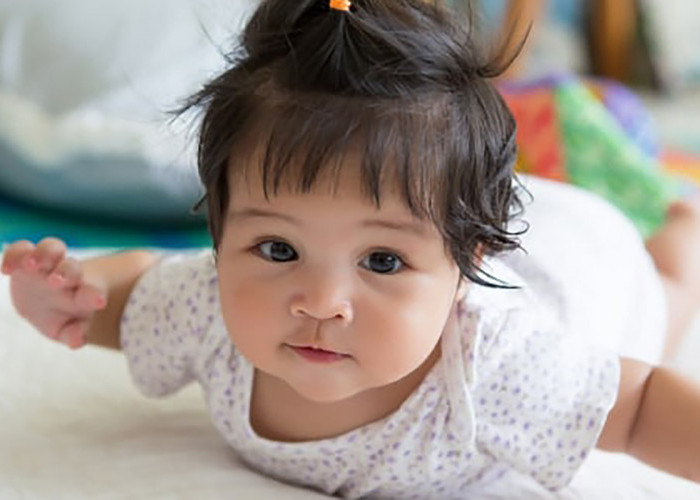 Cara Melebatkan Rambut Pada Bayi Secara Alami dan Efektif 