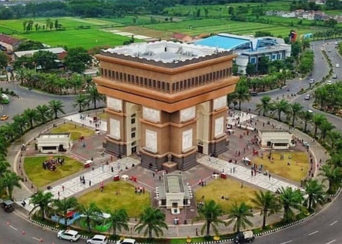 Ikon Kota Kediri, Inilah Pesona Monumen Simpang Lima Gumul yang Menakjubkan