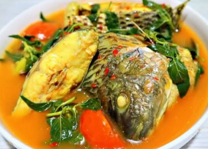 Resep Ikan Nila Bumbu Kuning Daun Kemangi, Enak dan Wangi