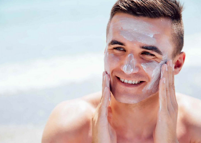 Ngga Cuma Wanita, Inilah Tips Memilih Jenis Sunscreen yang Baik Untuk Pria