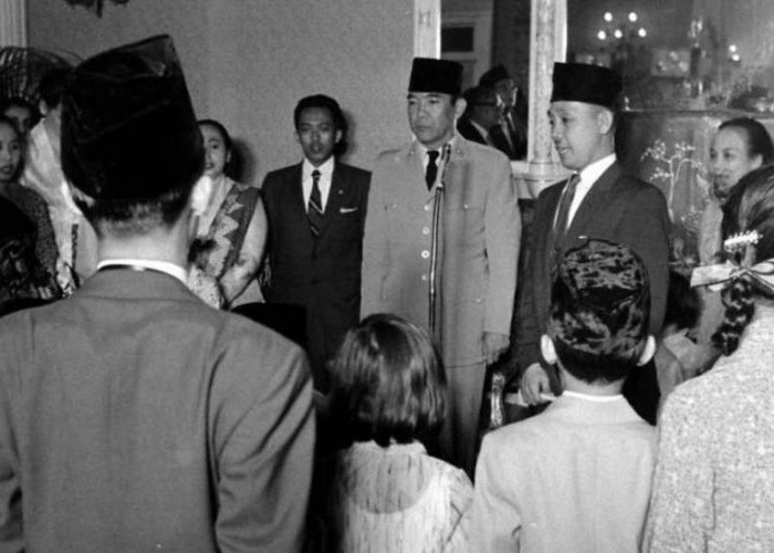Kala Presiden Soekarno Diprank Idrus dan Markonah Raja dan Ratu Suku Anak Dalam, Ternyata PSK dan Tukang Becak