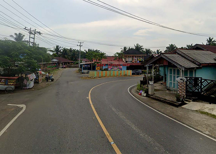 Posisi Menikung, Persimpangan di Jalan Nasional Desa Pondok Baru Mukomuko Rawan Kecelakaan