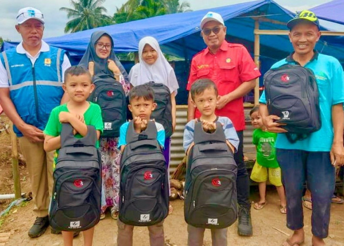 PLN Berikan Perlengkapan Sekolah Kepada Anak-anak Korban Gempa Cianjur
