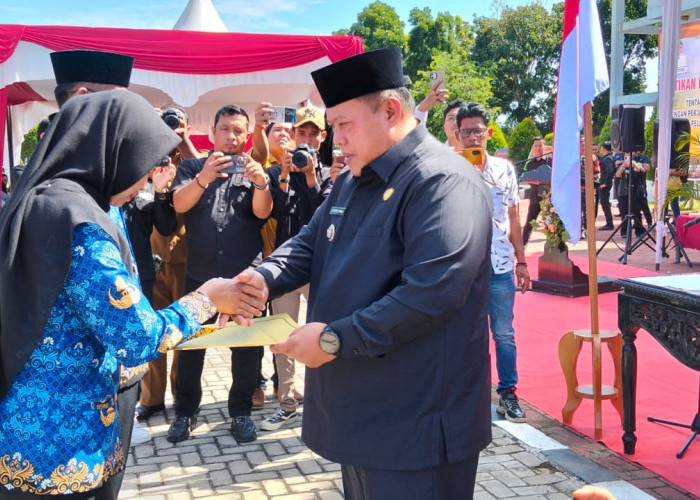 Penyerahan SK 634 ASN PPPK Mukomuko, Bupati Tekankan Disiplin dan Tanggung Jawab Kerja