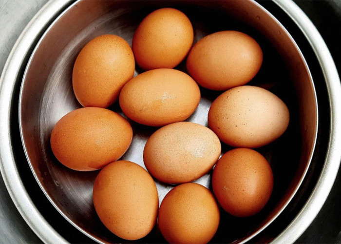 Tips Merebus Telur Tanpa Air dan Panci Khusus, Cukup Siapkan Selembar Daun Pisang