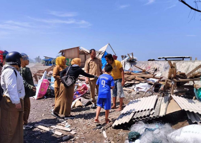 Pedagang Pantai Punggur Terancam Gelombang Pasang, BPBD Mukomuko Dukung Pemindahan