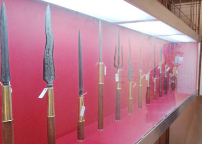Senjata Tradisional Rakyat Melawan Penjajah, Keris, Rencong, Tombak, Golok Hingga Bambu Runcing