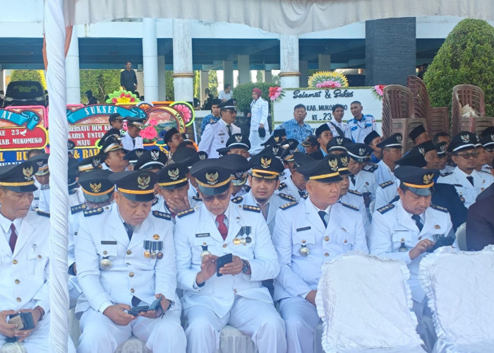 Sedang Berpuasa, Peserta Upacara HUT Mukomuko Tetap Semangat Di Bawah Terik Matahari