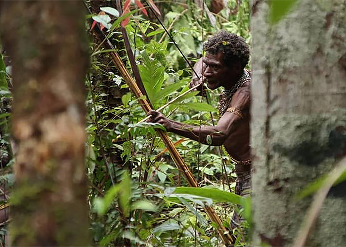 Suku-Suku Indonesia Menolak Modernisasi, Penjaga Hutan yang Terancam Punah