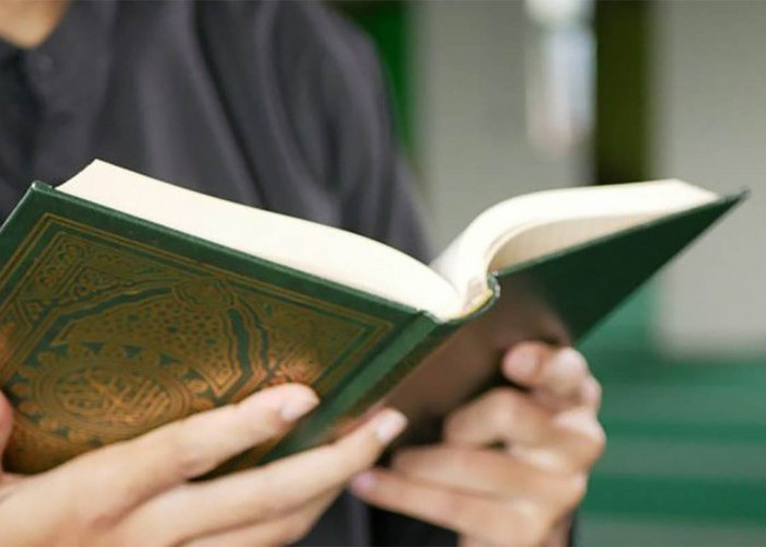 Nggak Boleh Sembarangan, Inilah Adab Membaca Al-Quran yang Baik dan Benar