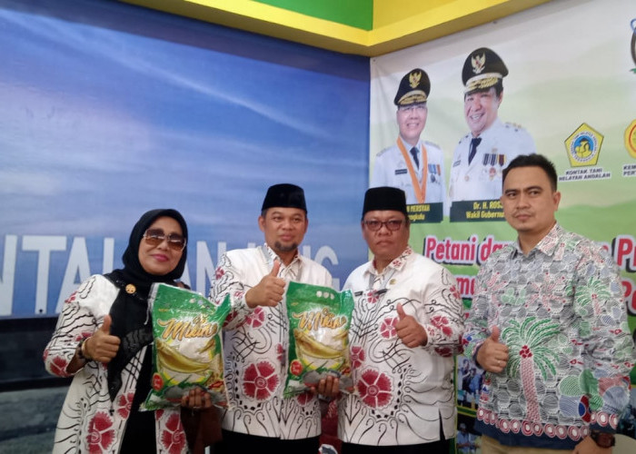 Mukomuko Pamerkan Beras Mikih di Penas Tani Kota Padang