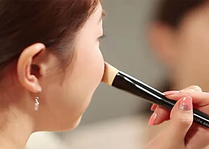 Begini Cara Menggunakan Make-up Untuk Kulit yang Berjerawat