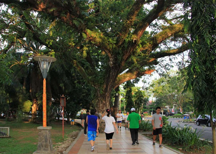 Belum ke Palembang Jika Tidak Berkunjung Wisata Taman Kambang Iwak, Disini Enak Joging dan Sedap Kulinernya