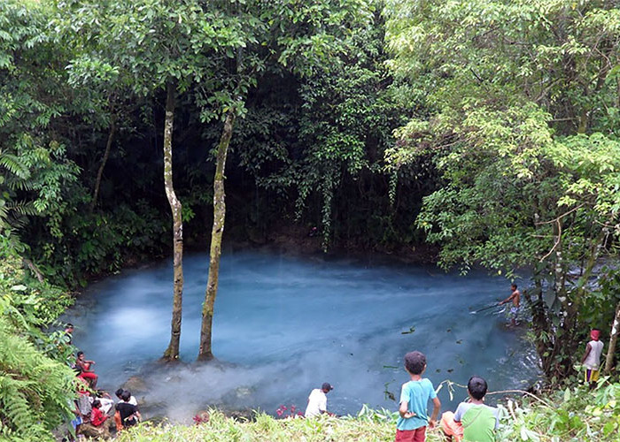 Keindahan Danau Ninivala yang Tersembunyi di Maluku yang Ajaib