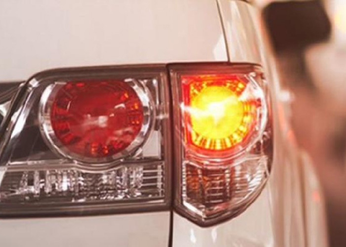 Mencegah Kecelakaan, Pengendara Harus Paham Fungsi Lampu Sein Kendaraan