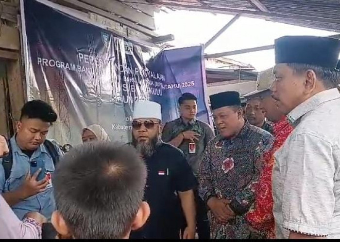 Gubernur Bengkulu Helmi Hasan Serahkan Bantuan kWh Listrik Gratis Pada Warga Miskin di Ipuh