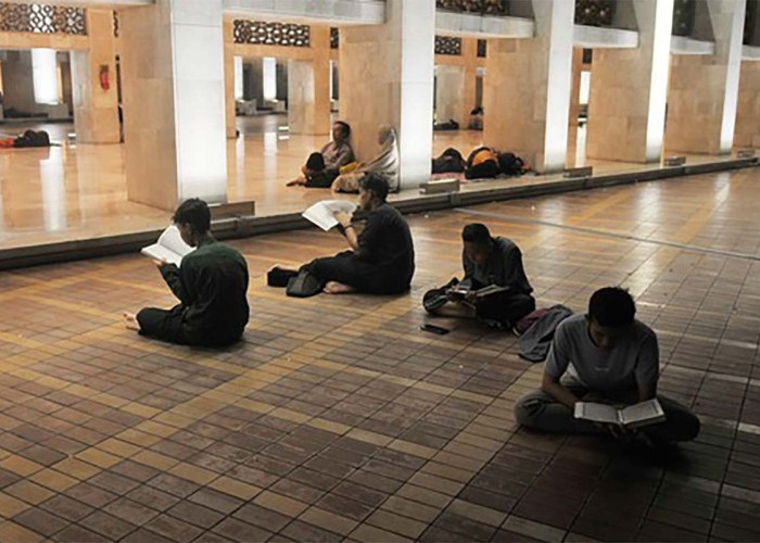 Beginilah Syarat dan Tata Cara Melakukan Iktikaf di Masjid 