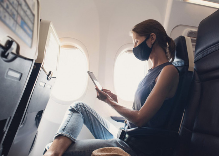 Bolehkah Memainkan Ponsel di Pesawat Meskipun di Pesawat Sudah Memiliki Fasilitas WiFi?