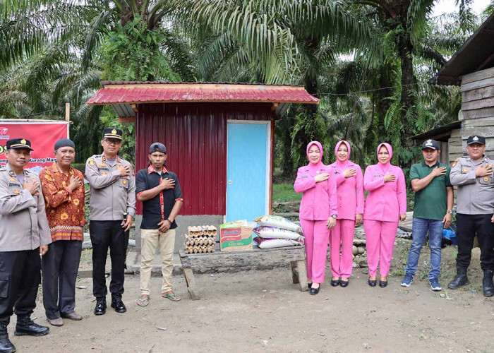 Kapolres Bangun MCK, Bhayangkari Bantu Sembako, Misi Kepedulian Terhadap Warga Mukomuko 