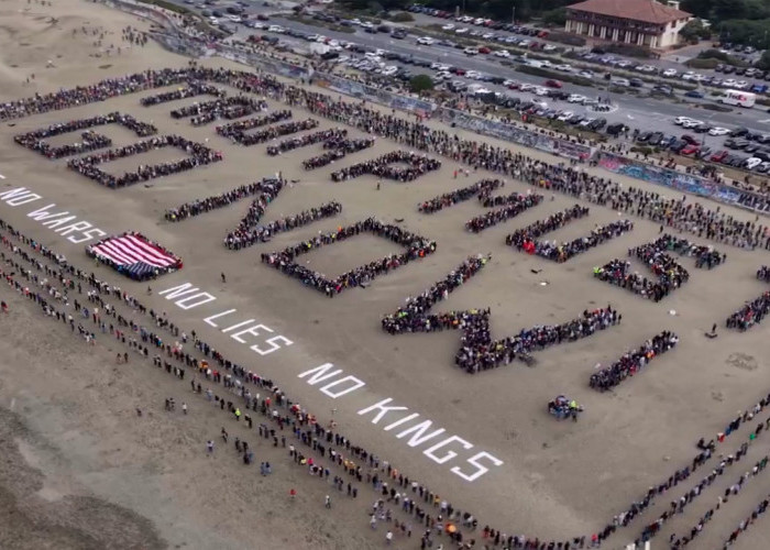 Jutaan Warga Amerika Turun ke Jalan Kompak Tuntut Pemecatan Trump