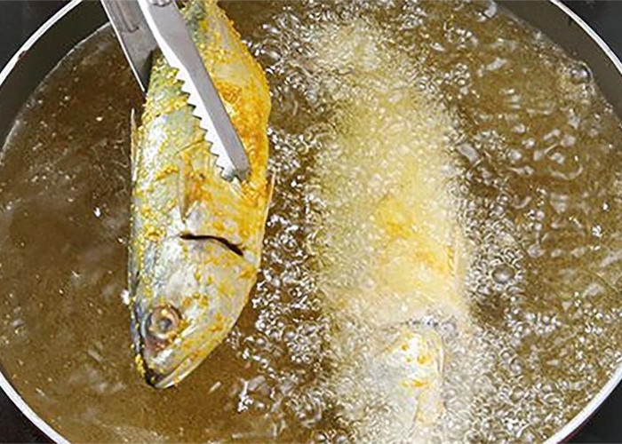 Catat Tips Goreng Ikan Supaya Tidak Meletup dan Lengket Hingga Tulangnya Rapuh, Rahasianya Ada di Sini