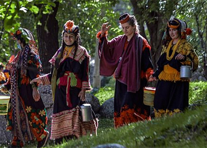Tradisi Nyeleneh Suku Kalash Tradisi Kawin Lari, Wanita Melarikan Laki-laki untuk Masa Percobaan