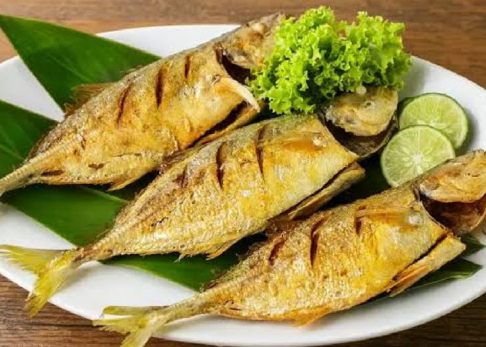 Cara Menggoreng Ikan Agar Tak Lengket dan Meletup, Hasilnya Empuk