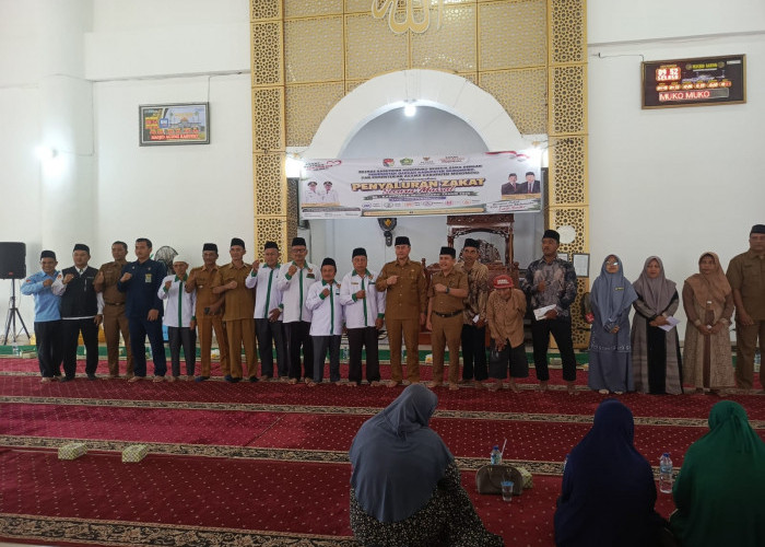 Baznas Kabupaten Mukomuko Salurkan Zakat Secara Massal Kepada 497 Mustahiq