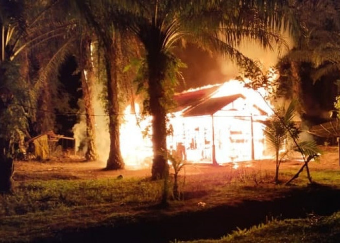 Rumah Janda Dua Anak Hangus Terbakar, Begini Kronologisnya