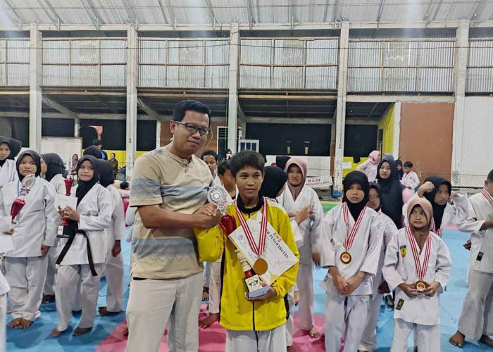 Kapolres Tutup Kejuaraan Karate Kapolres Cup I