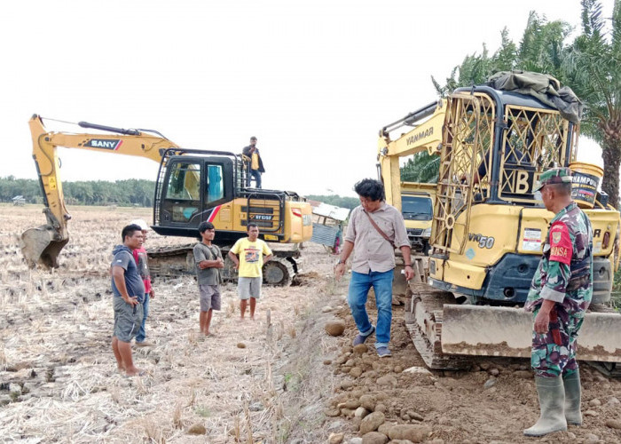 Bersinergi, Kodim 0428/Mukomuko Berjibaku Bangun Jalan Produksi Pertanian 