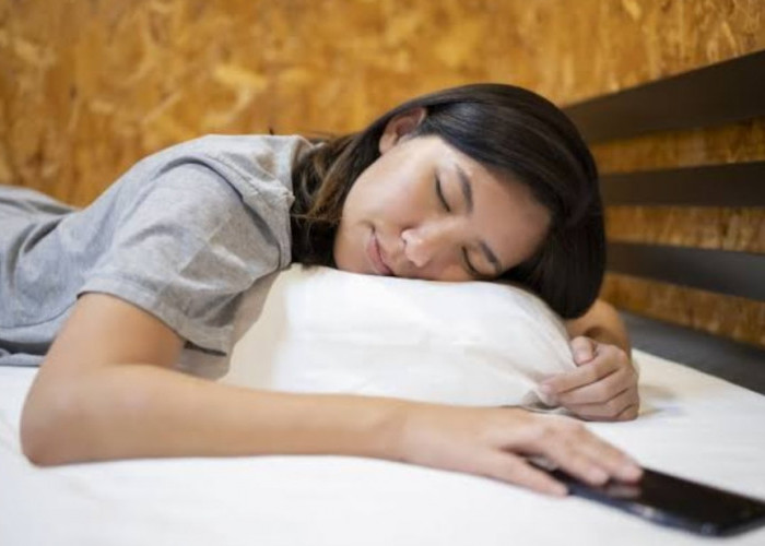Alasan Mengapa Kita Harus Menghindari Ponsel dan Komputer Saat Bangun Tidur