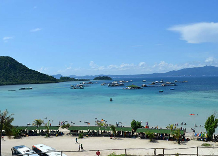 Nikmati Kesejukan Alam Pantai Sari Ringgung yang Cocok untuk Tempat Healing Akhir Tahun