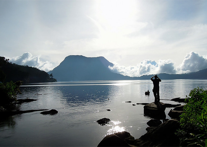 Objek Wisata Gunung Tujuh Panoramanya Sangat Indah, Konon Danau Ini Dihuni Sepasang Naga