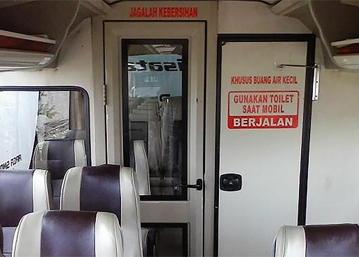 Benarkah Alasan Mengapa Toilet di Bus Ukurannya Sangat Kecil Karena Berhubungan Dengan Keselamatan? 