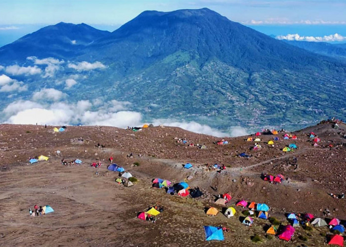 Jadi Tujuan Wisata Pendaki, Mitos dan Fakta Menarik Gunung Merapi Bukittinggi