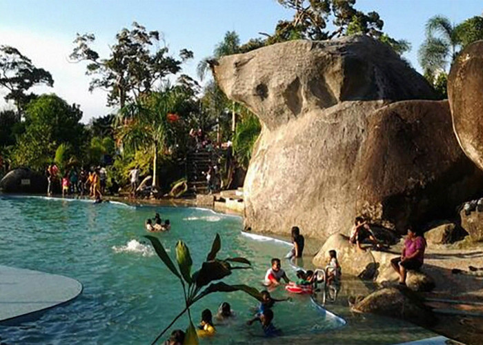 Menikmati Wisata Gratis di Natuna Riau, Bisa Berenang Sepuasnya
