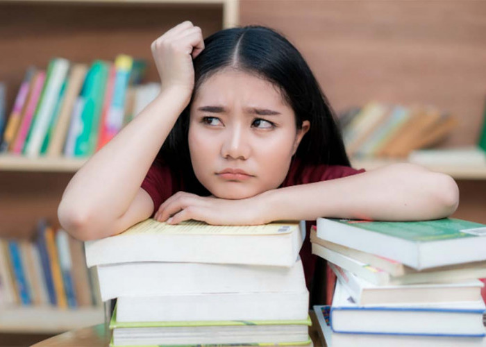 Suka Jenuh dan Timbul Rasa Malas Membaca Buku? Inilah Penyebab Seseorang Mengalami Reading Slump 