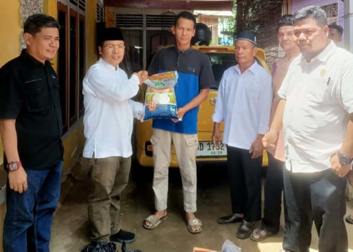 Bupati Mukomuko Tinjau Korban Longsor di Desa Pondok Panjang, Arios: Terima Kasih Pak Bupati