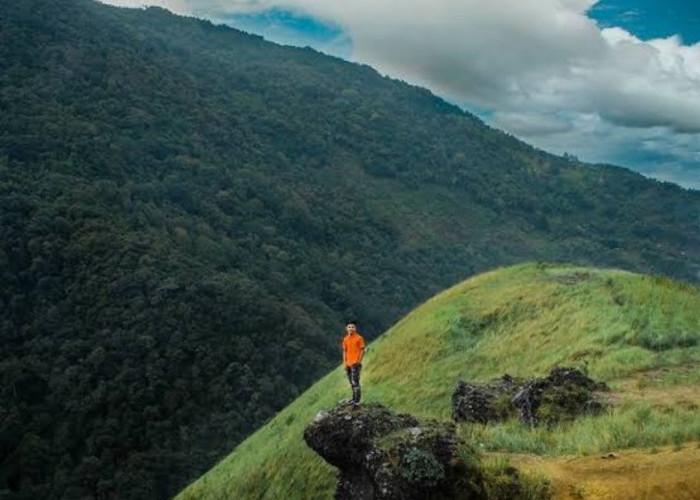 Memiliki Jalur Ekstrem, Namun Dibalas Keindahan Puncak Gagoan di Solok